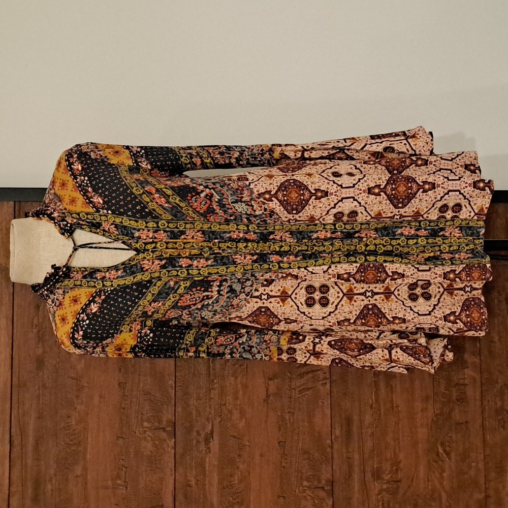 Gently used Altar'd State boho dress/tunic. In beautiful navy maroon, plum. Sm.